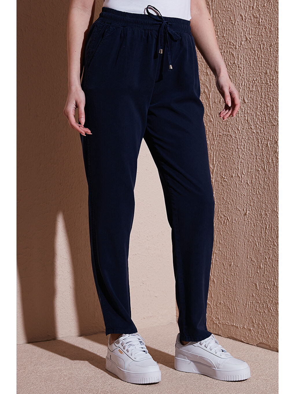 Lacivert Comfort Fit Yüksek Bel Düz Paça Pantolon 25Y0477K1-4