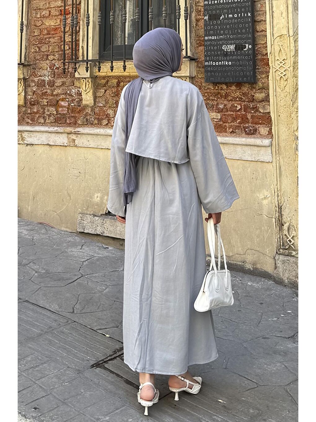 Etekli Tesettür Takım Açık Gri-3