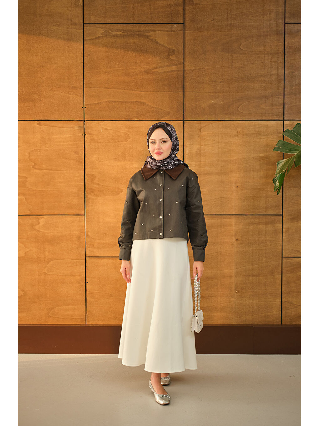 Kadın Yakası Kadife Detay Kısa Ceket Kahverengi-1