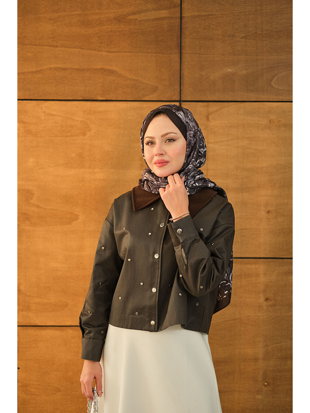 Kadın Yakası Kadife Detay Kısa Ceket Kahverengi-2