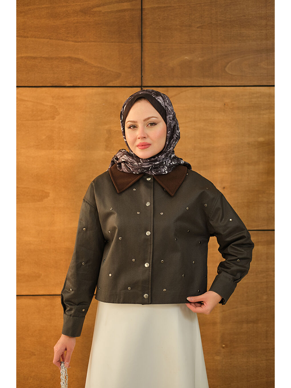 Kadın Yakası Kadife Detay Kısa Ceket Kahverengi-3