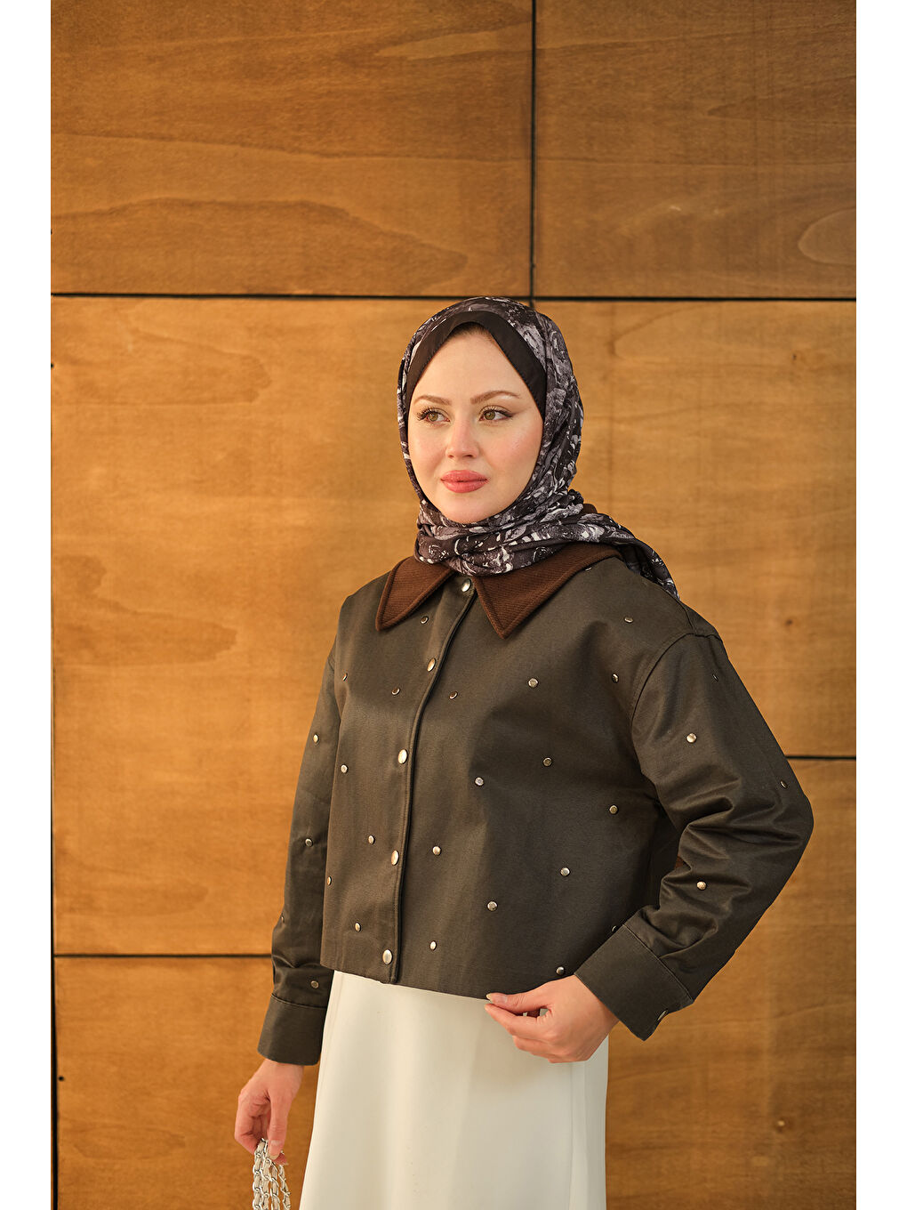 Kadın Yakası Kadife Detay Kısa Ceket Kahverengi-4