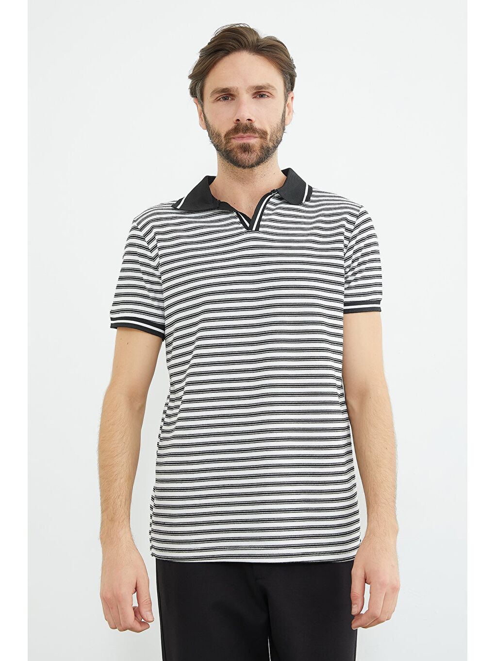 Siyah Çizgili Polo Yaka Tişört