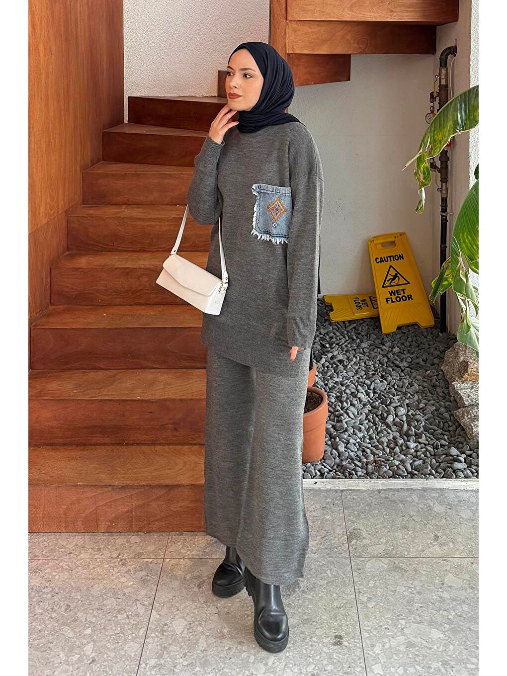Gri Cep Detaylı Triko Takım Füme-1