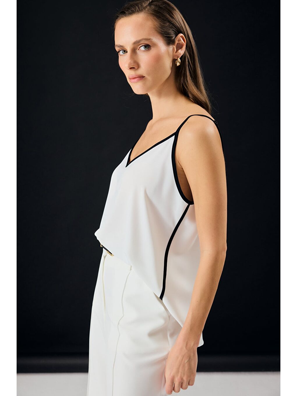 Kontrast Askılı Bluz - Ekru-1