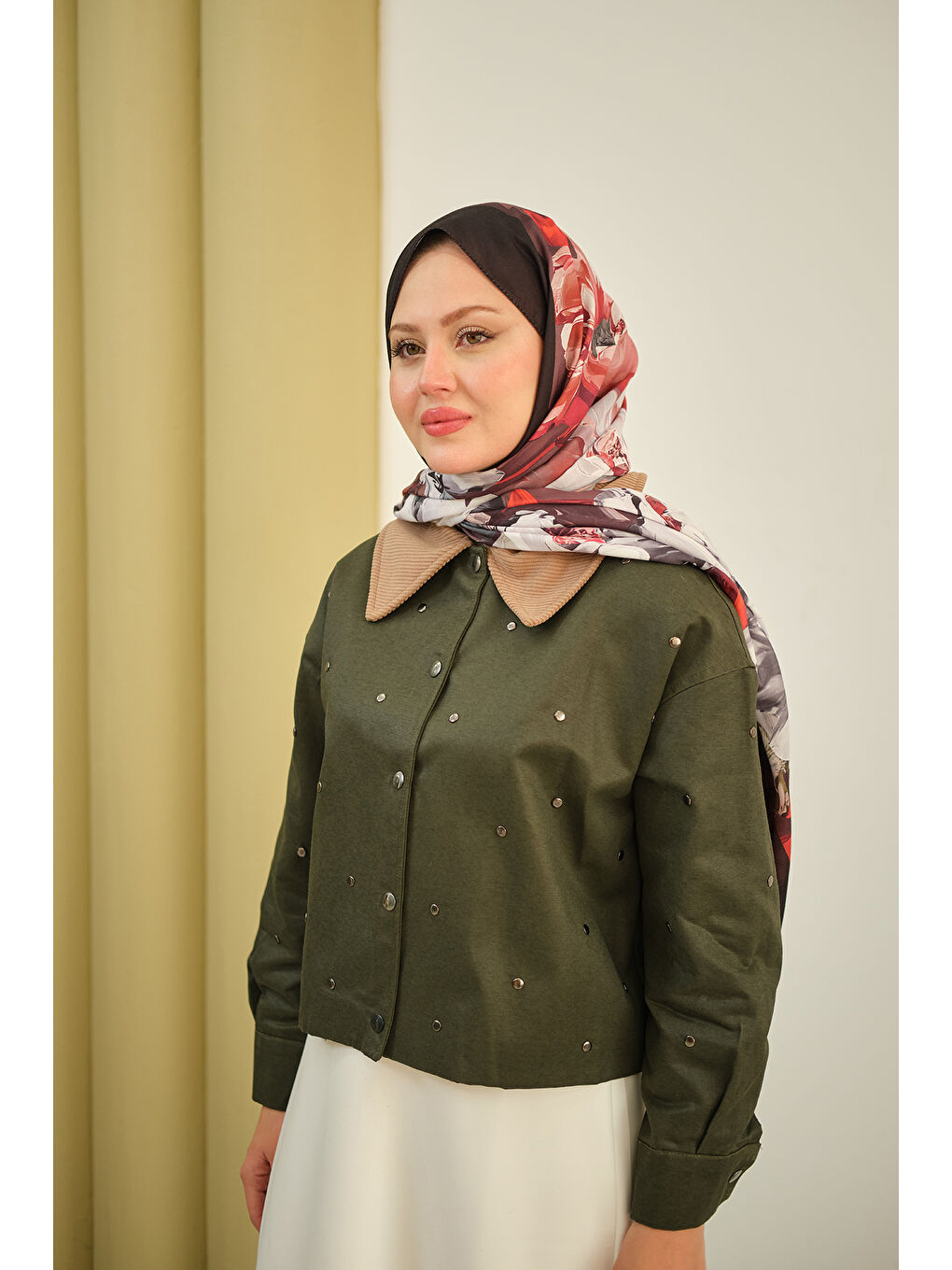 Kadın Yakası Kadife Detay Kısa Ceket Zümrüt Yeşil-4