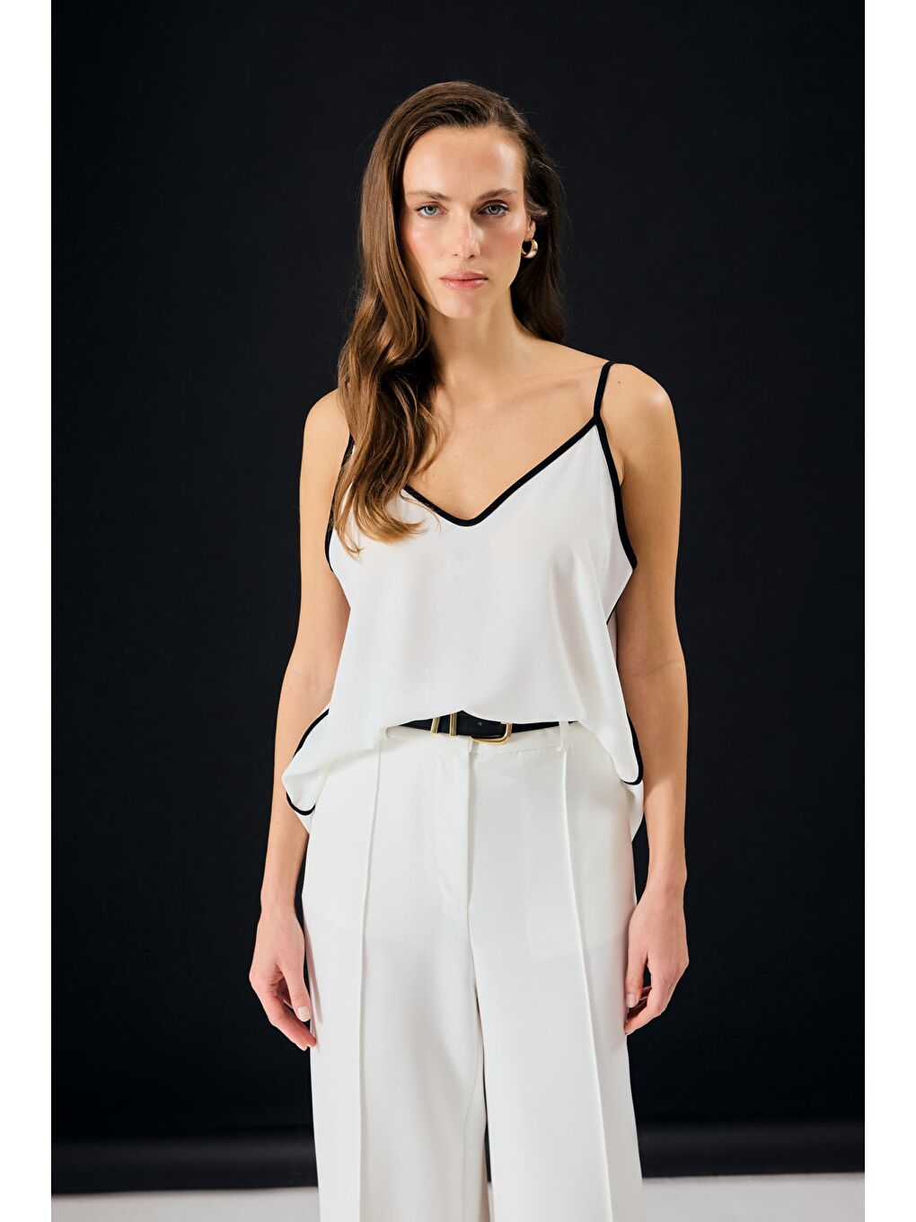 Kontrast Askılı Bluz - Ekru-3