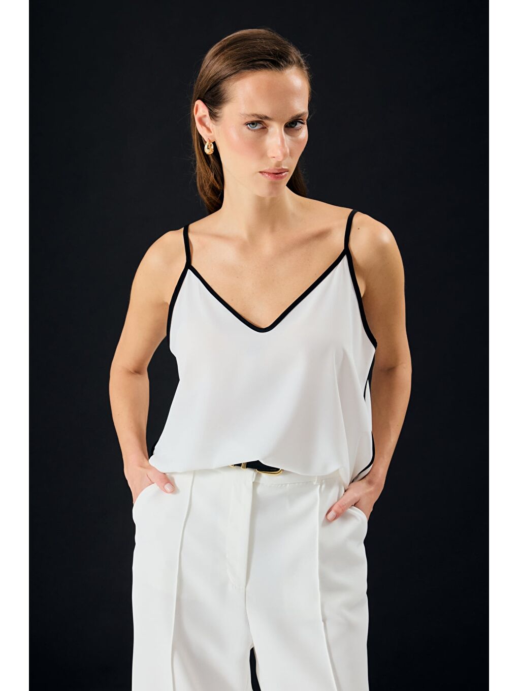 Kontrast Askılı Bluz - Ekru-4