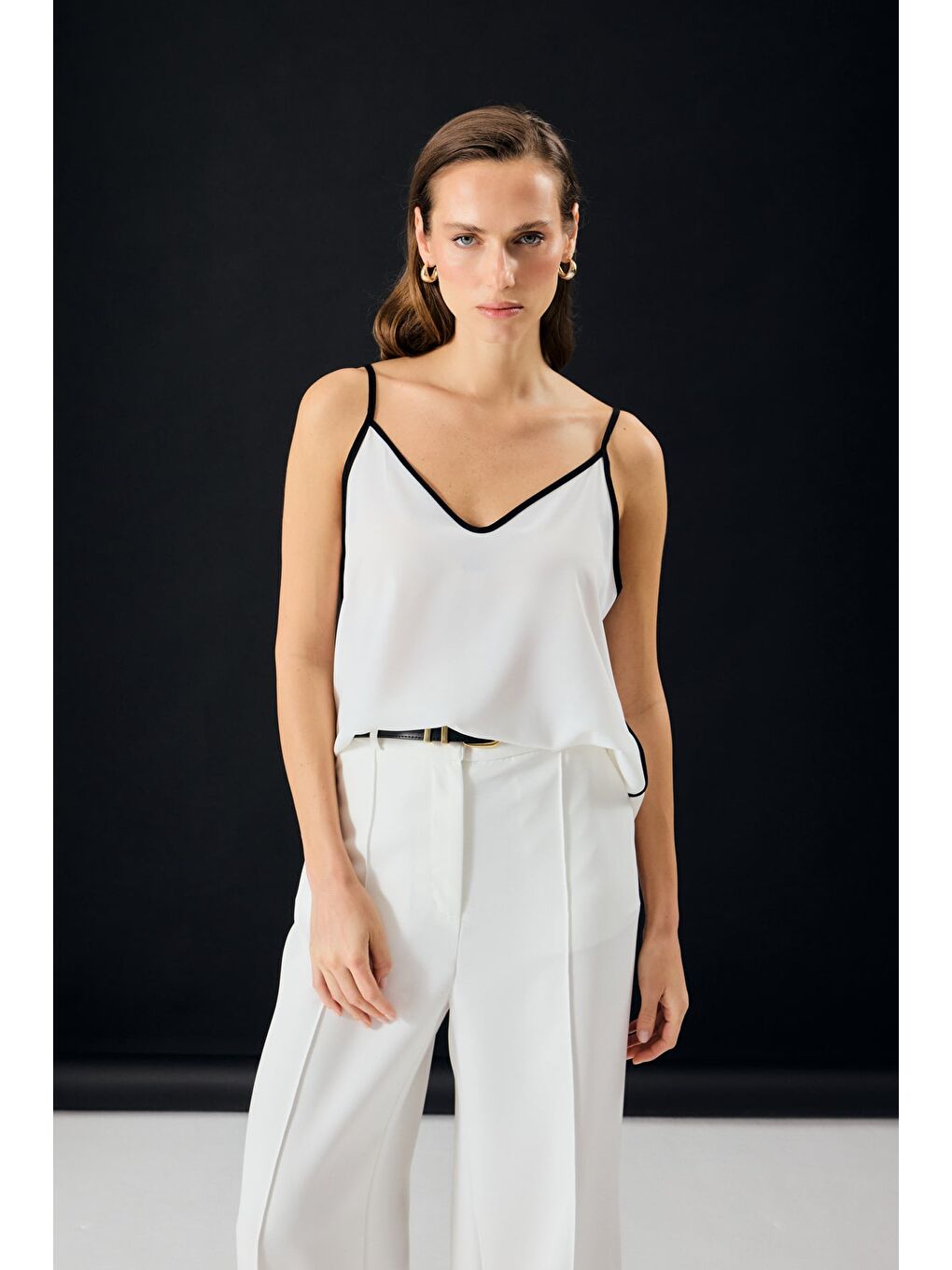 Kontrast Askılı Bluz - Ekru-5