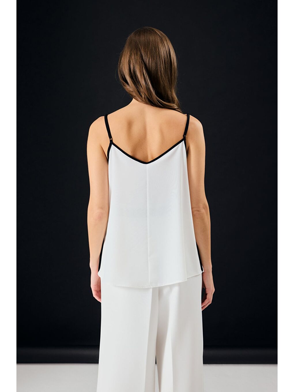 Kontrast Askılı Bluz - Ekru-7