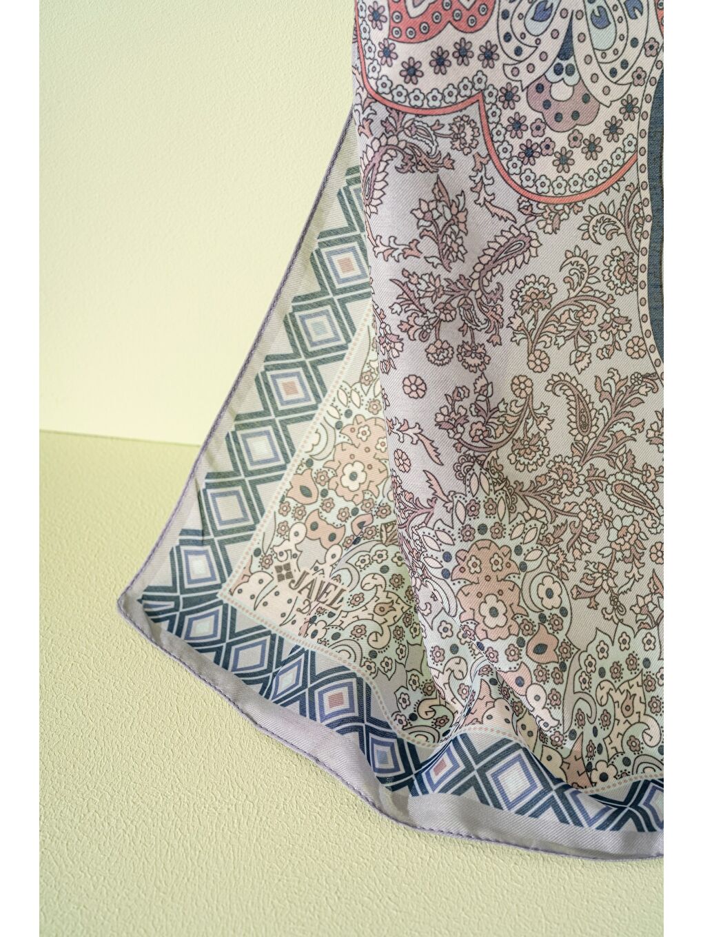 Gri Kadın Etnik Desen Soft Alinda Şal-1