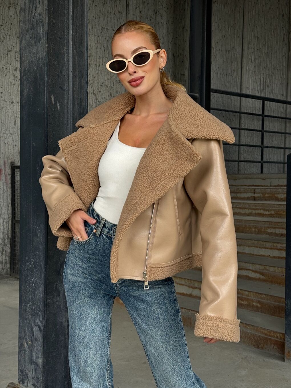 Fermuar Detaylı İçi Kürklü Suni Deri Ceket Bej-1