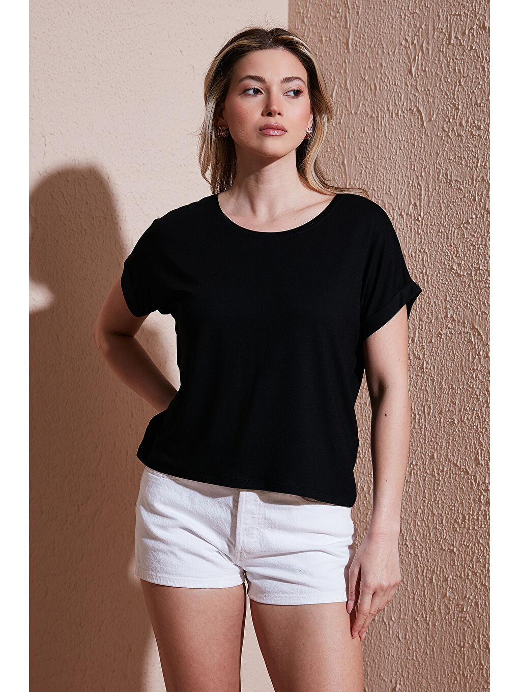 Siyah Comfort Fit Bisiklet Yaka Bluz 25Y0519K1-2