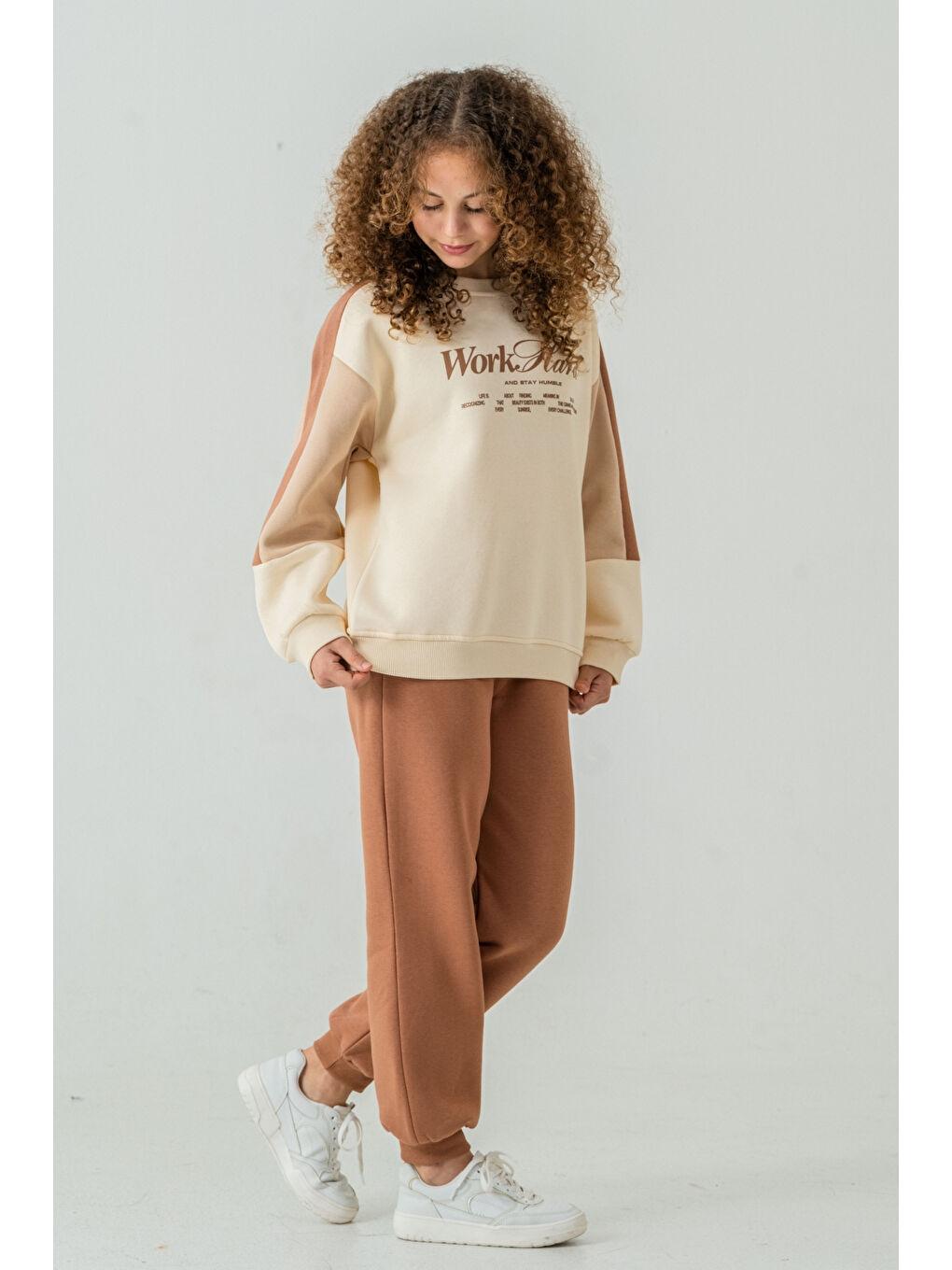 Kahverengi Kız Çocuk Work Hard Baskılı 3 İplik Kalın Kışlık Eşofman Takımı Ak4220-1