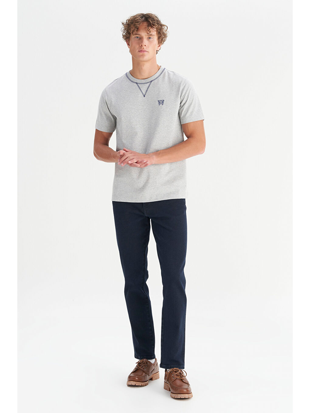 Gri %100 Pamuk Regular Fit Normal Kesim Bisiklet Yaka Logo Detaylı Tişört-1