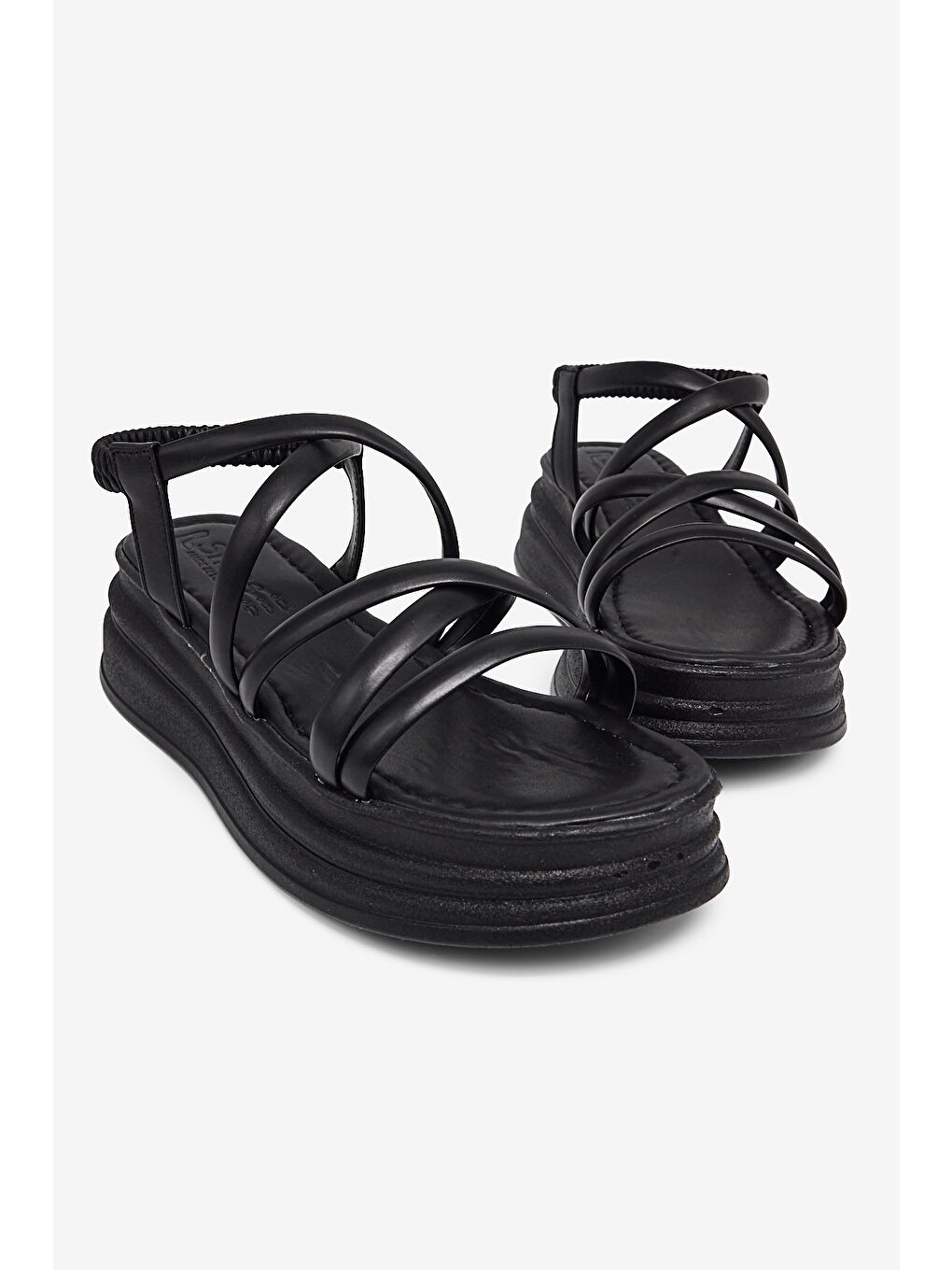 Kadın Siyah Rahat Kalıp Yüksek Taban Çapraz Sandalet-1