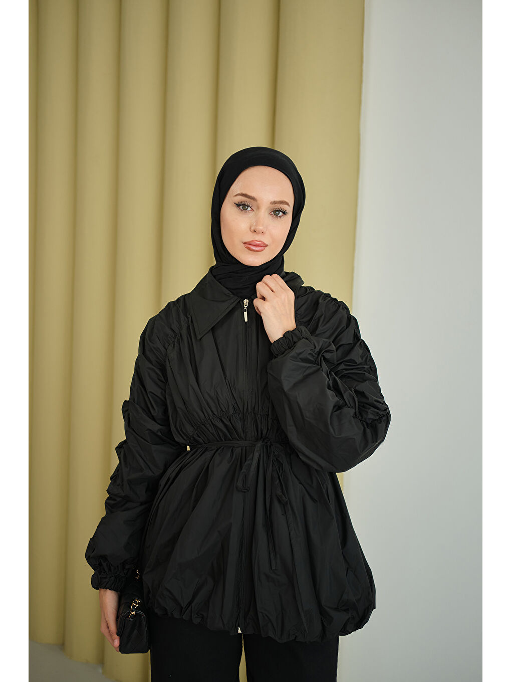 Kadın Büzgü Detay Paraşüt Ceket Siyah-4
