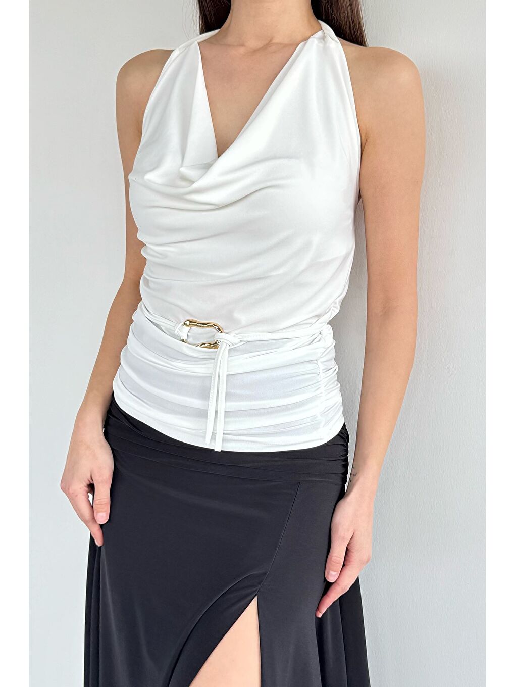 Ekru Degaje Yaka Yan Büzgülü Dekolteli Bluz-1