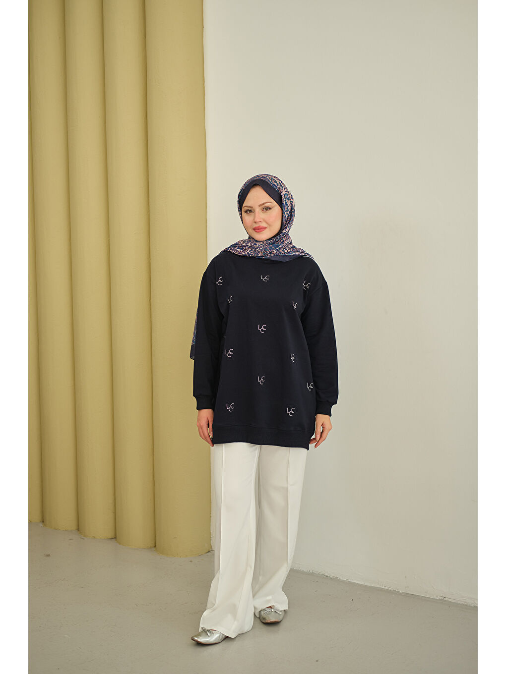 Kadın LCC Taş Detay Bisiket Yaka Sweat Lacivert-1