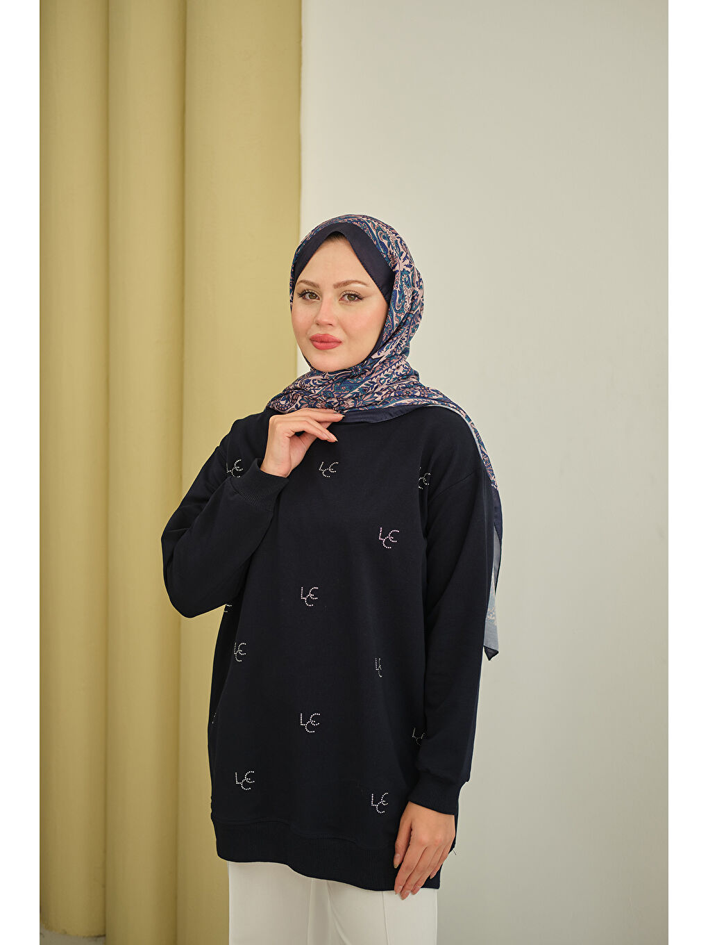 Kadın LCC Taş Detay Bisiket Yaka Sweat Lacivert-2