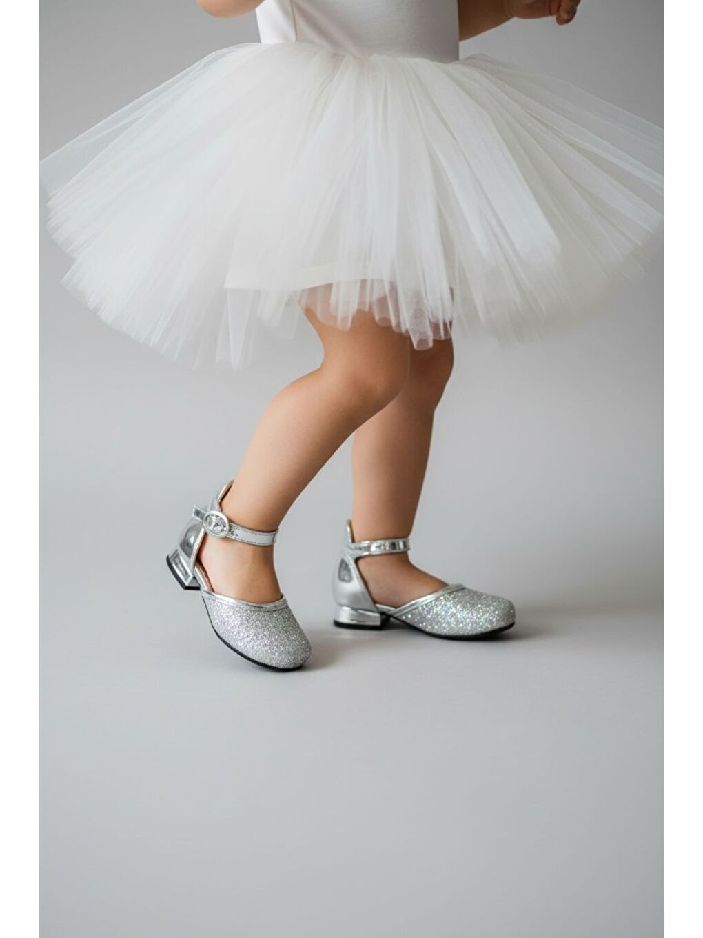 Gri Kız Çocuk Gümüş Abiye Ayakkabı