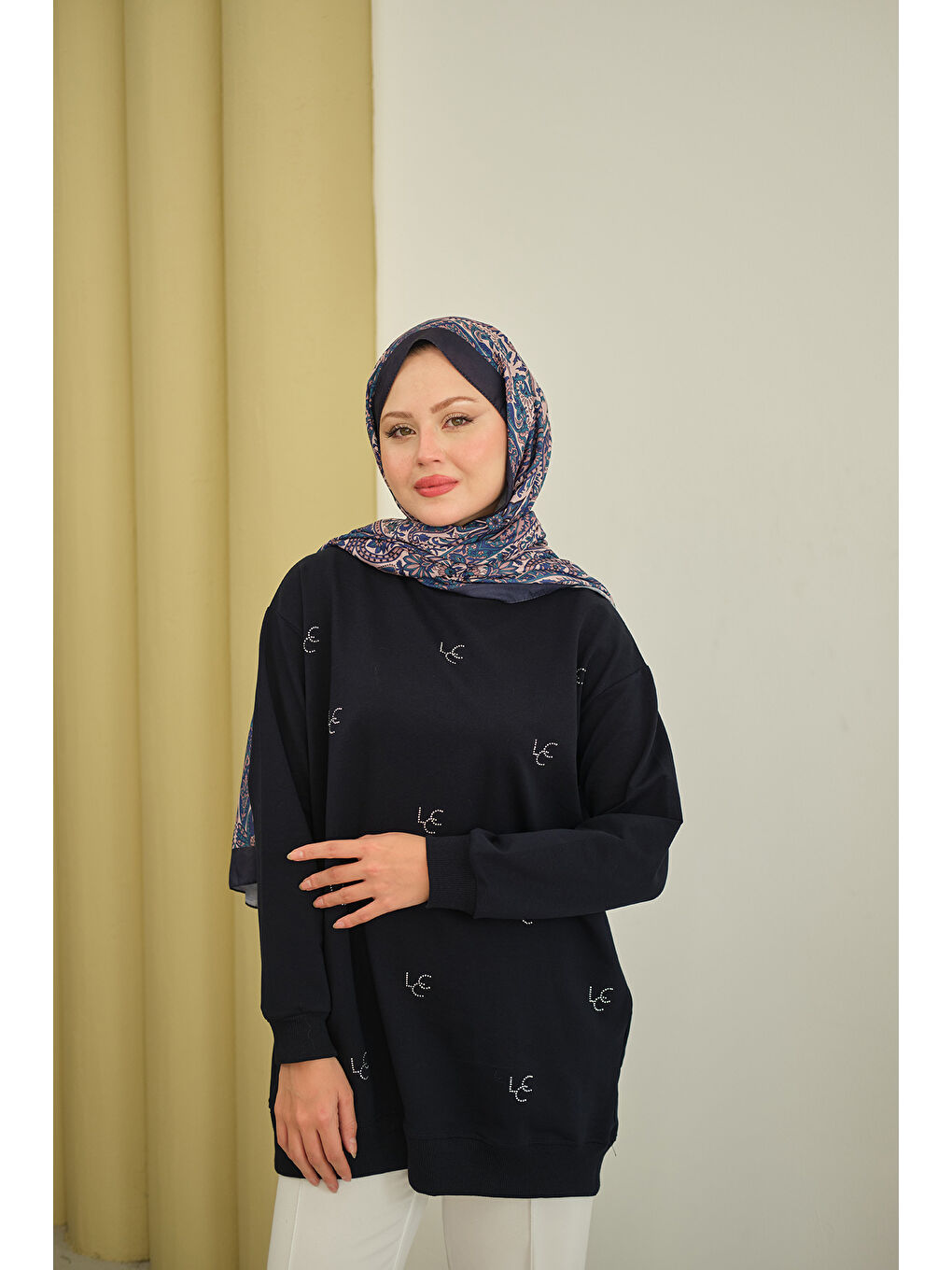 Kadın LCC Taş Detay Bisiket Yaka Sweat Lacivert-3