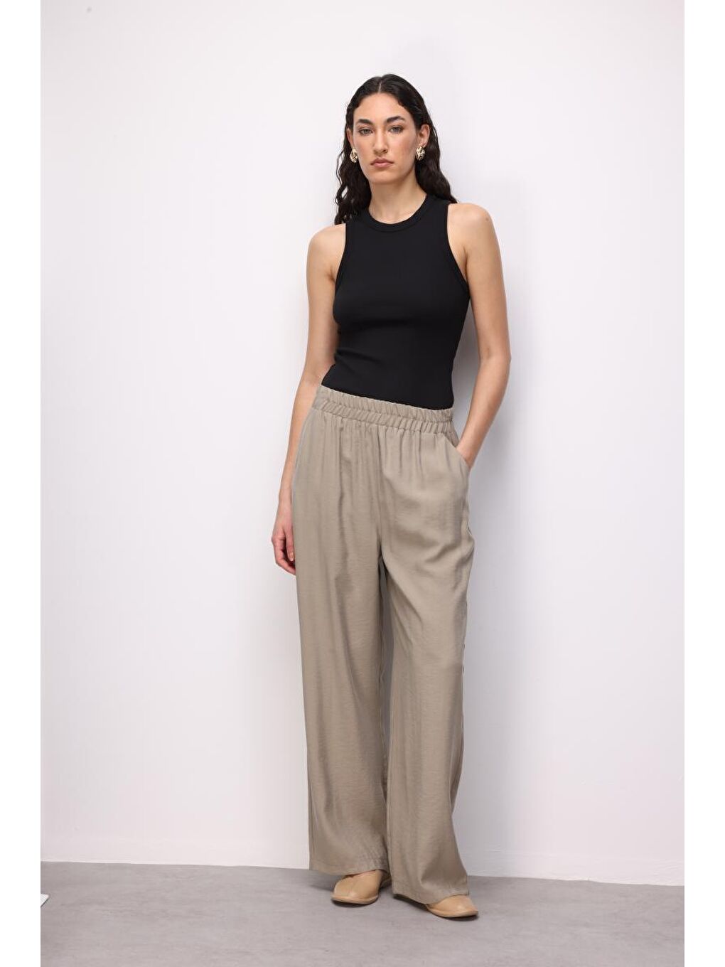 Modal Dokulu Lastikli Bej Rengi Rahat Pantolon-1
