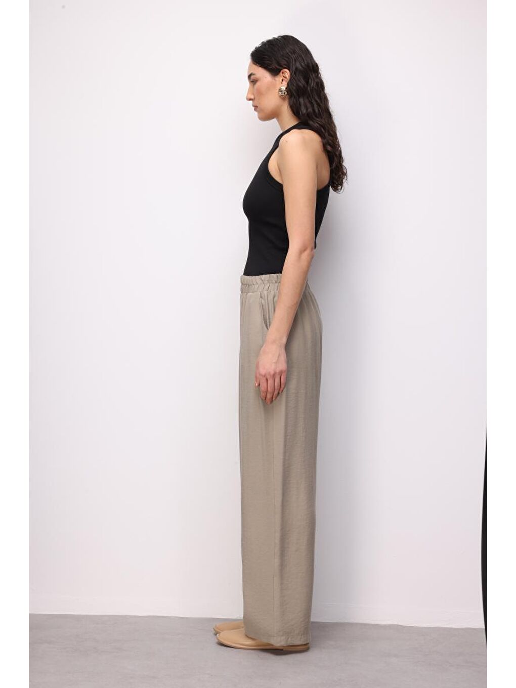 Modal Dokulu Lastikli Bej Rengi Rahat Pantolon-3