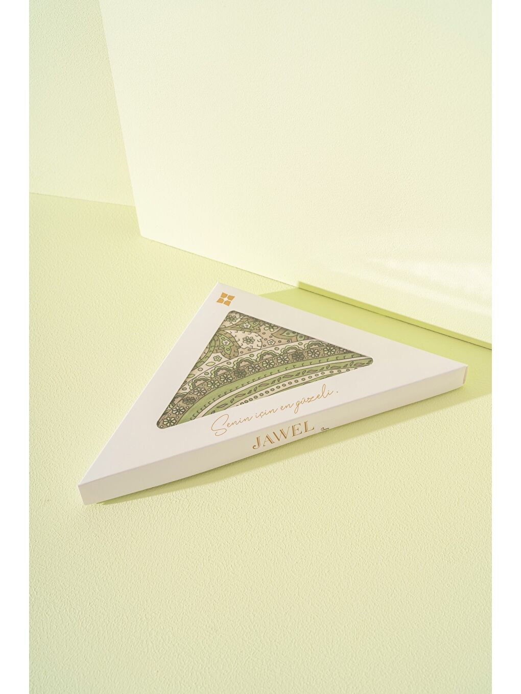 Yeşil Kadın Etnik Desen Soft Alinda Şal-2