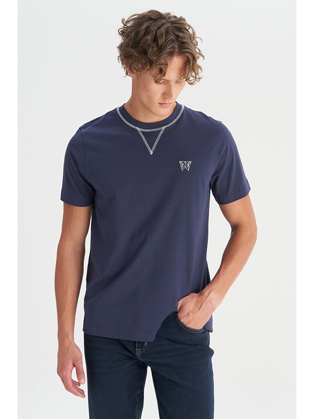 Lacivert %100 Pamuk Regular Fit Normal Kesim Bisiklet Yaka Logo Detaylı Tişört-2