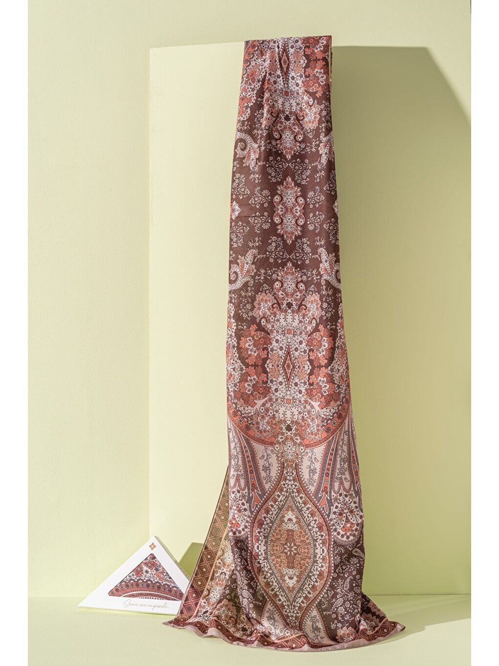 Kahverengi Kadın Etnik Desen Soft Alinda Şal