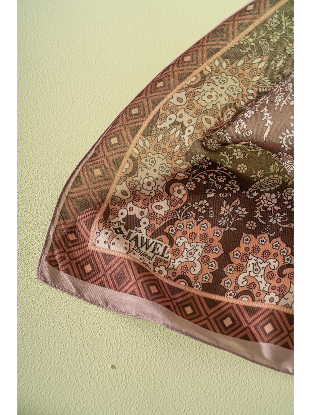 Kahverengi Kadın Etnik Desen Soft Alinda Şal-1