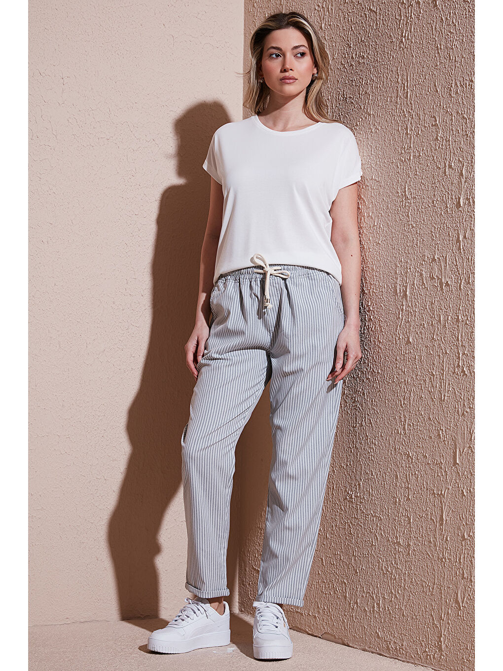 Gri Comfort Fit Lastikli Çizgili Pantolon 25Y0344K1-2