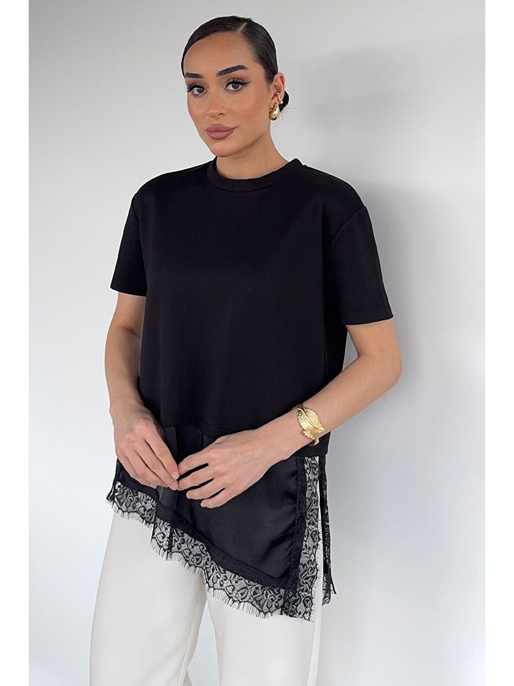 Siyah Kadın Bisiklet Yaka Saten Ve Güpür Garnili Bluz