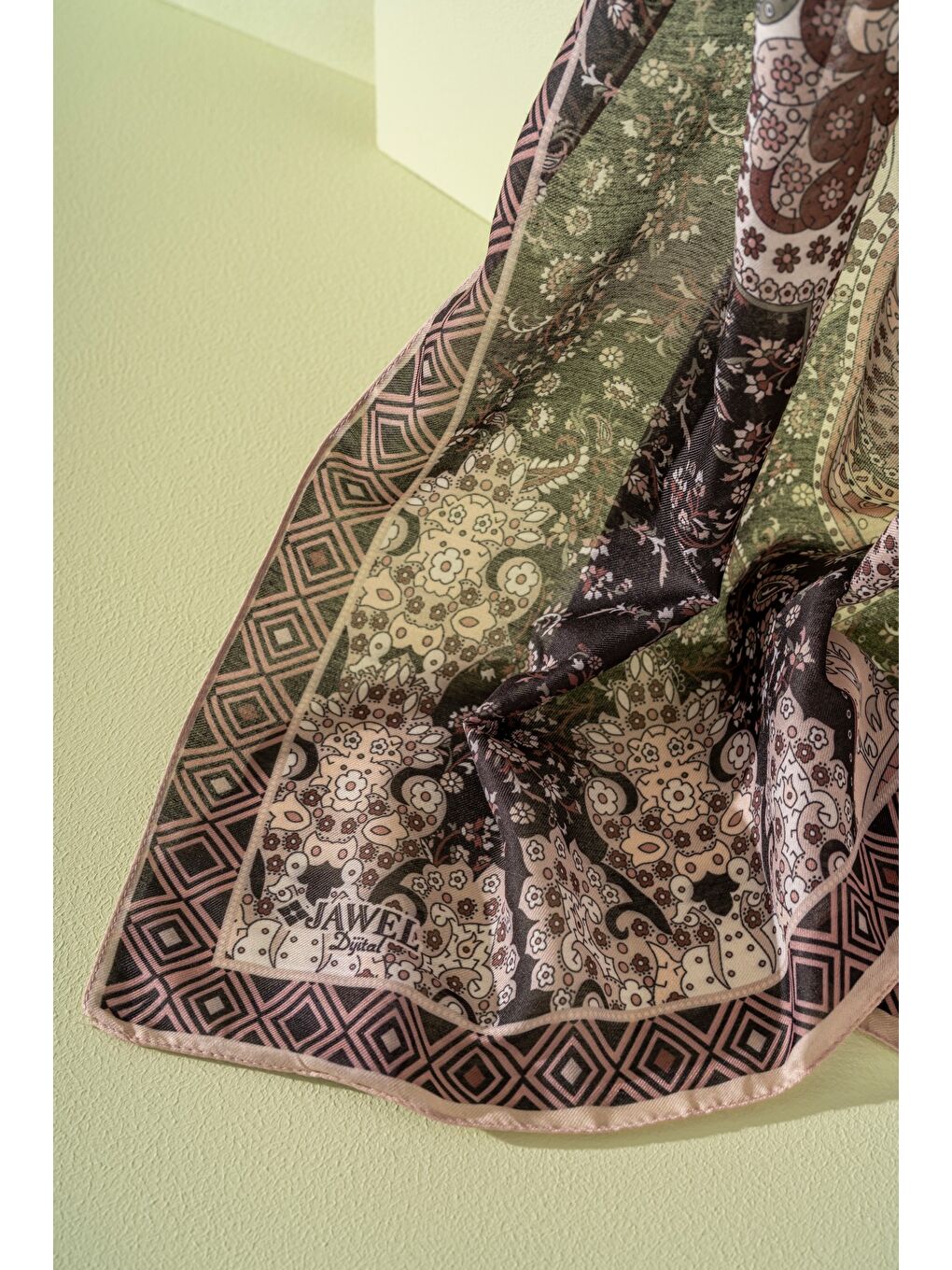 Siyah Kadın Etnik Desen Soft Alinda Şal-1