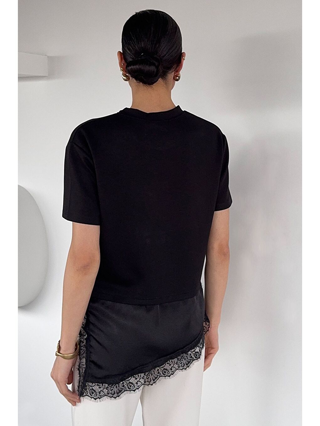 Siyah Kadın Bisiklet Yaka Saten Ve Güpür Garnili Bluz-3