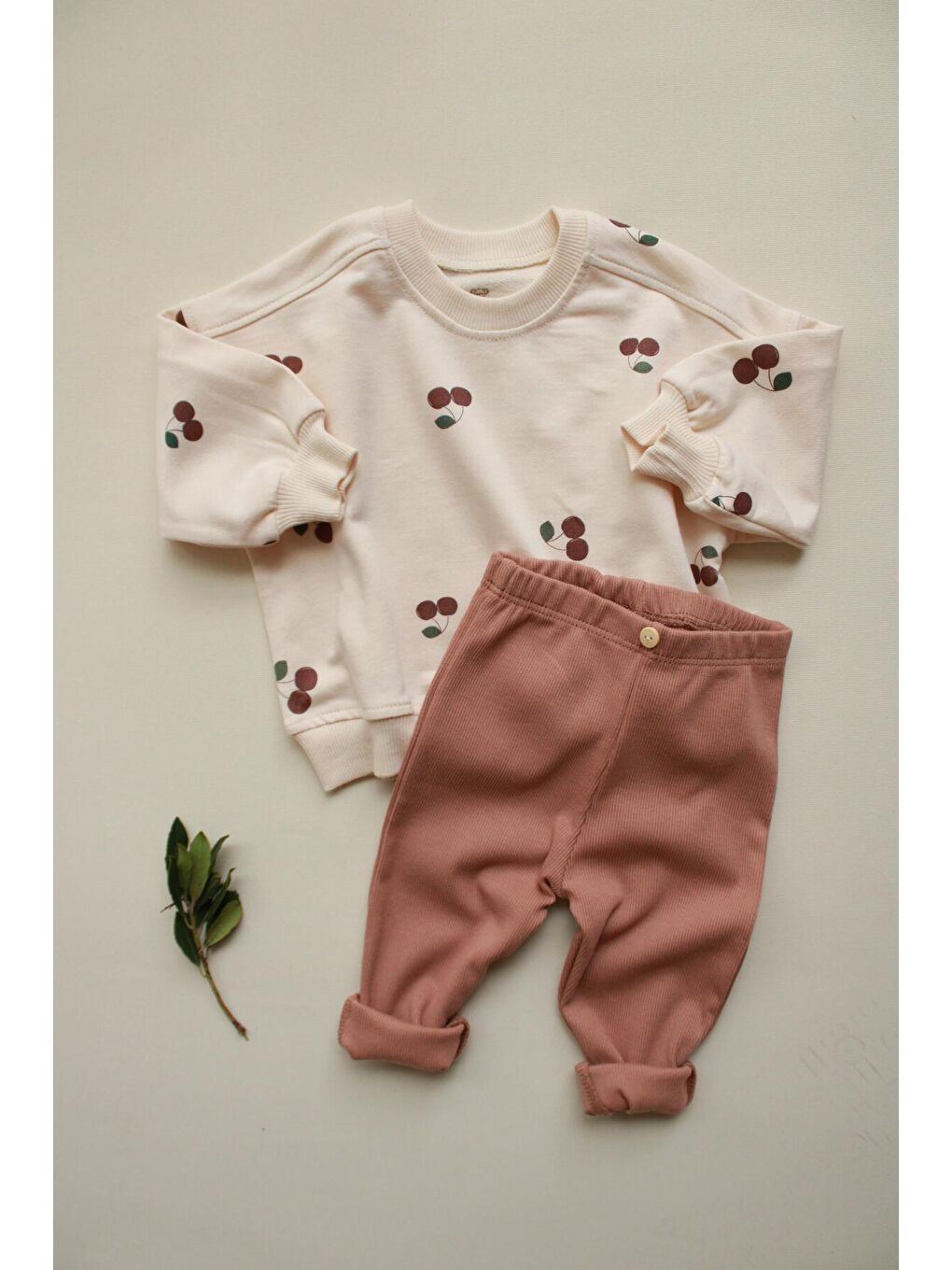 Ekru Kiraz Baskılı Bebek Alt Üst Takım