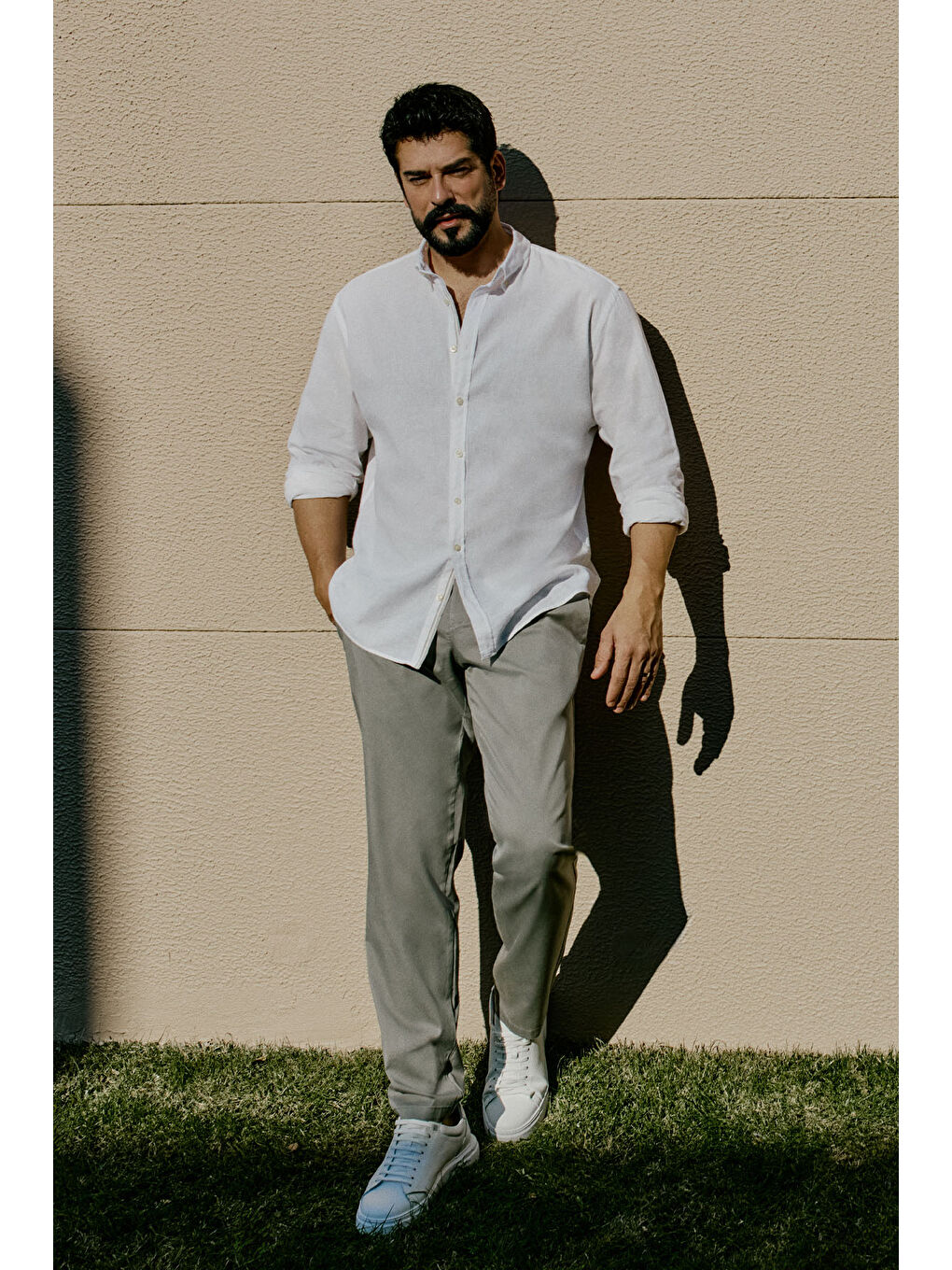 Erkek Beyaz Comfort Fit Rahat Kesim Düğmeli Yaka Keten Gömlek