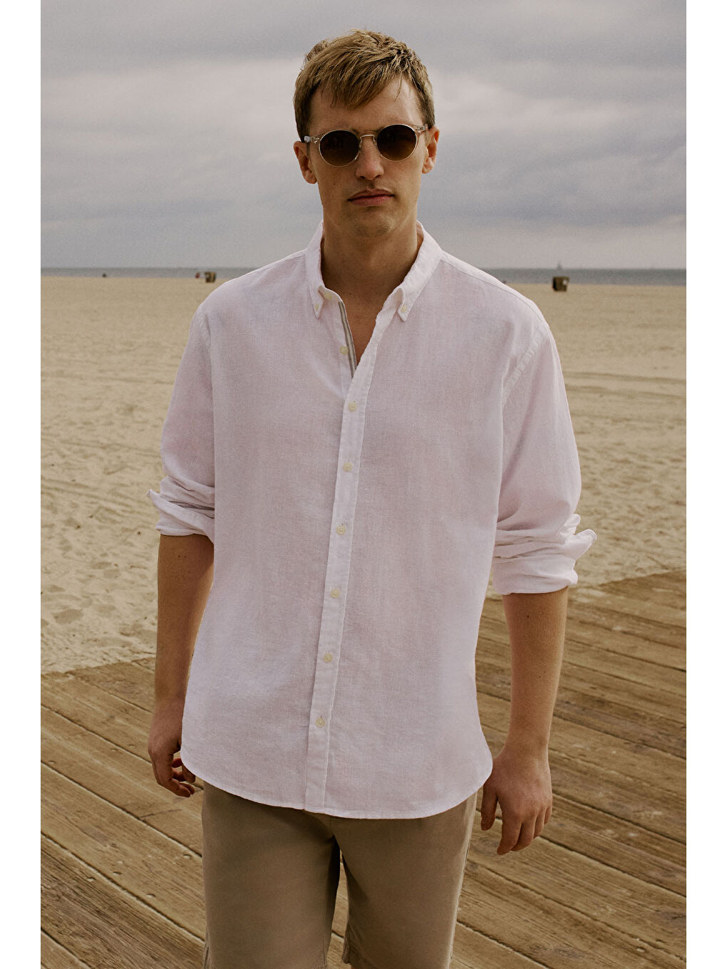 Erkek Beyaz Comfort Fit Rahat Kesim Düğmeli Yaka Keten Gömlek-1