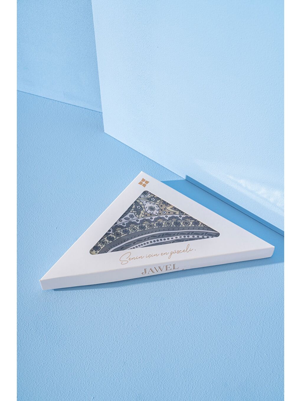 Yeşil Kadın Etnik Desen Soft Alinda Şal-2