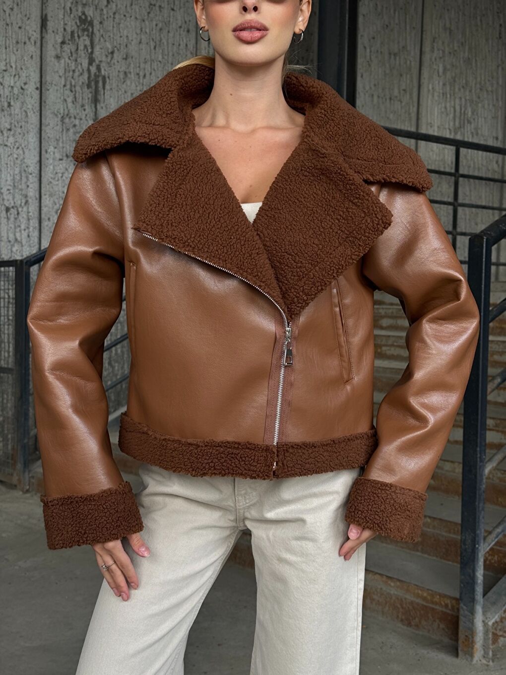 Fermuar Detaylı İçi Kürklü Suni Deri Ceket Kahverengi-2
