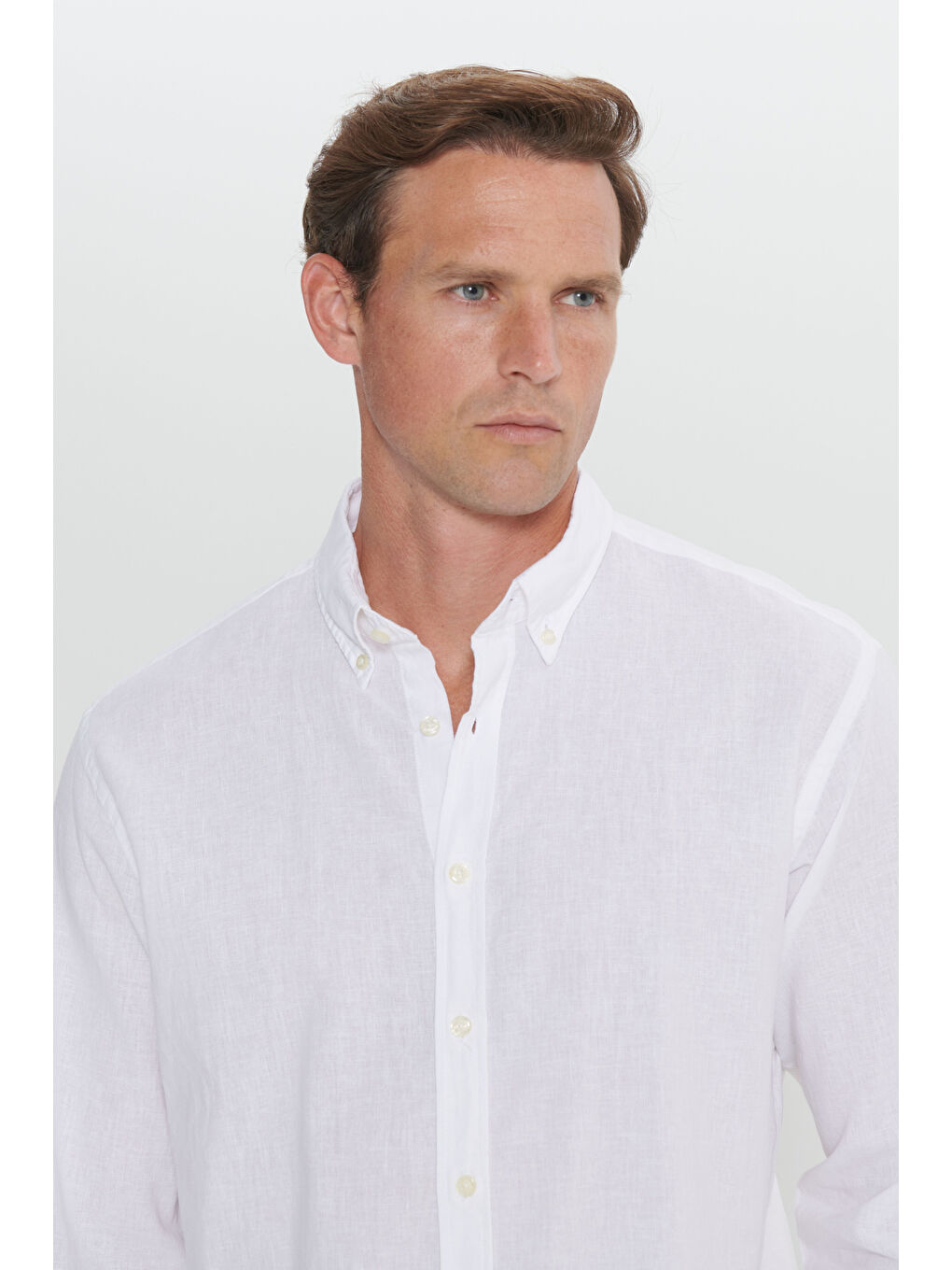 Erkek Beyaz Comfort Fit Rahat Kesim Düğmeli Yaka Keten Gömlek-10