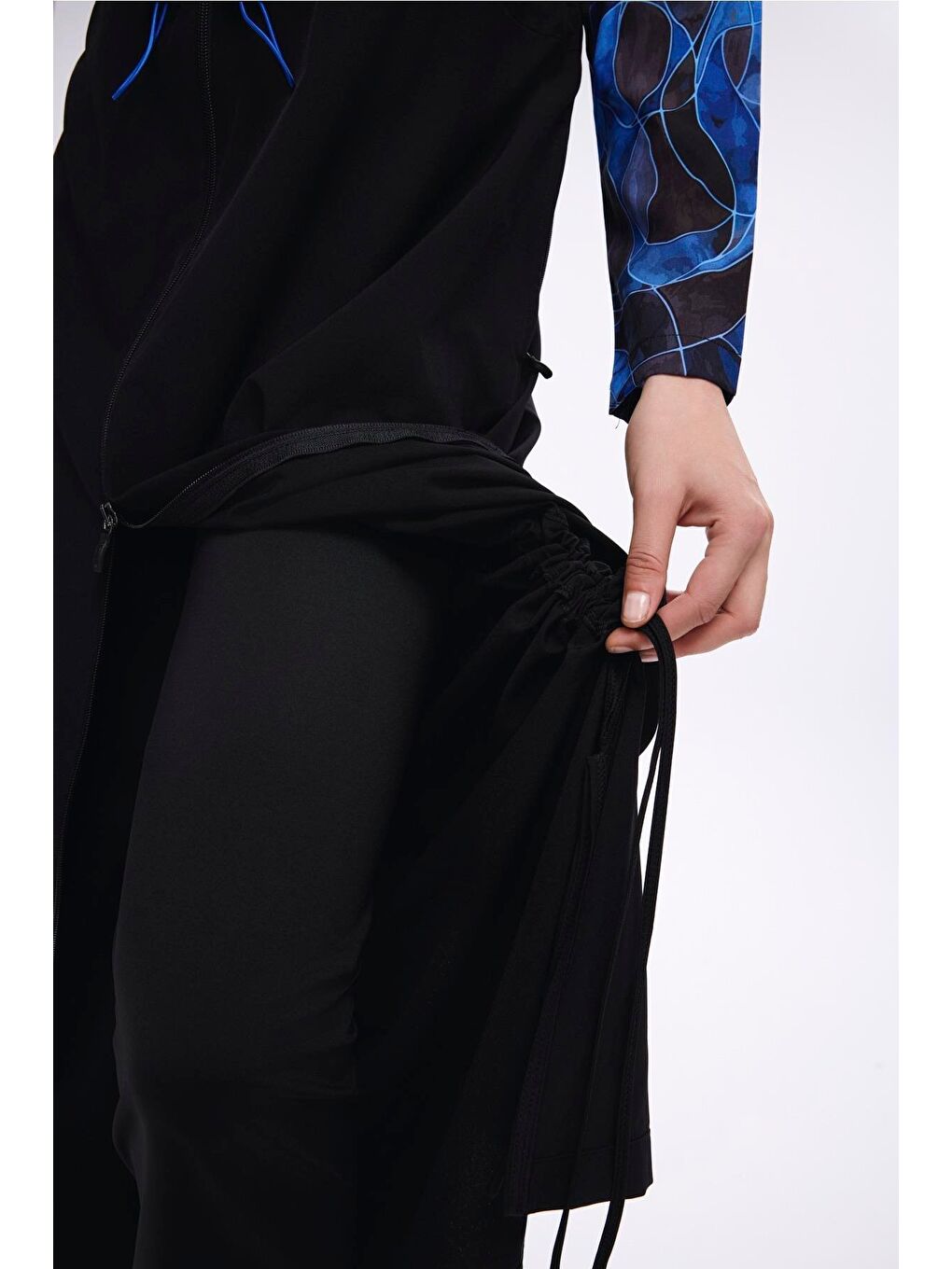 Tam Boy Kolları Desenli Siyah 5 Parça Tam Tesettür Mayo Takımı 5016-6