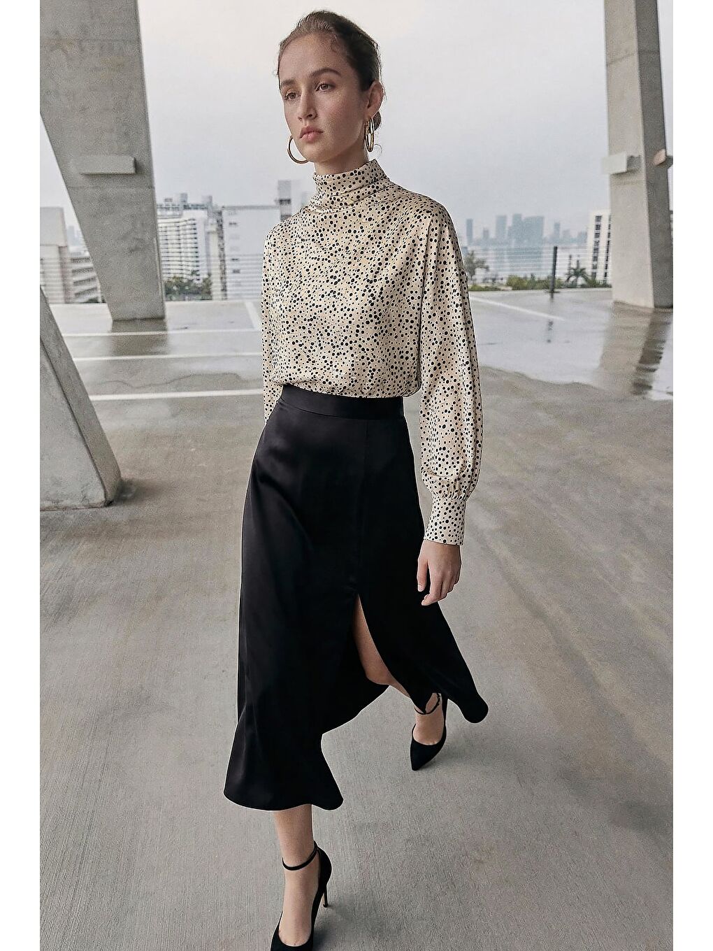 Küçük Puantiye Desenli Bluz - Bej