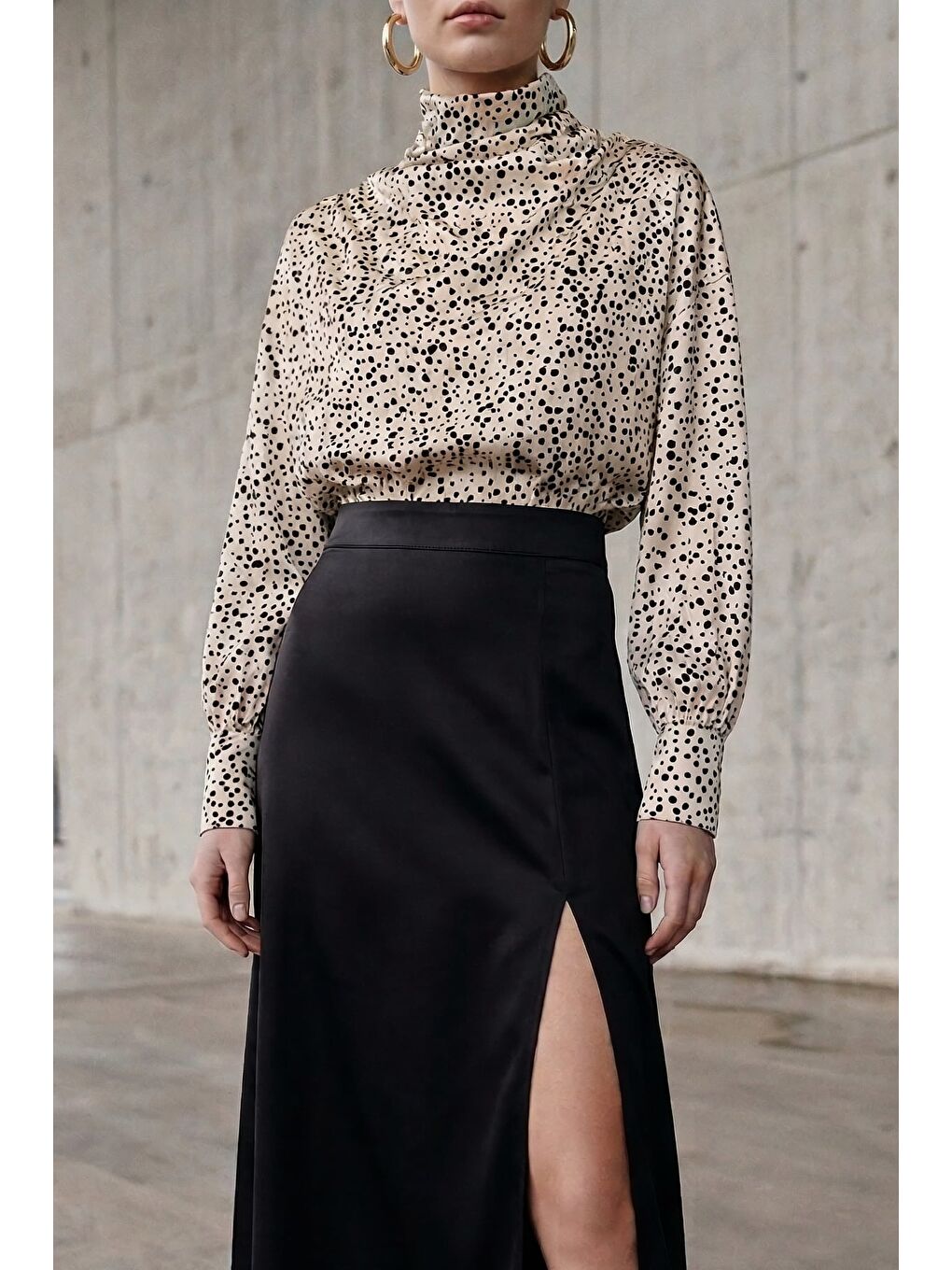 Küçük Puantiye Desenli Bluz - Bej-1