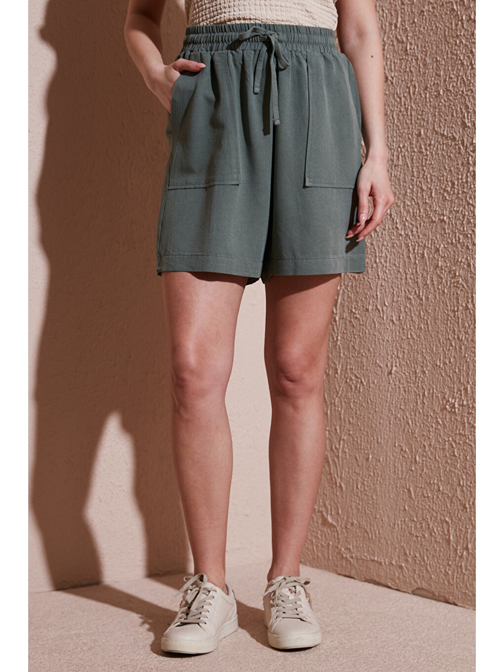 Haki Keten Karışımlı Comfort Fit Lastikli Kısa Short 25Y0606K1