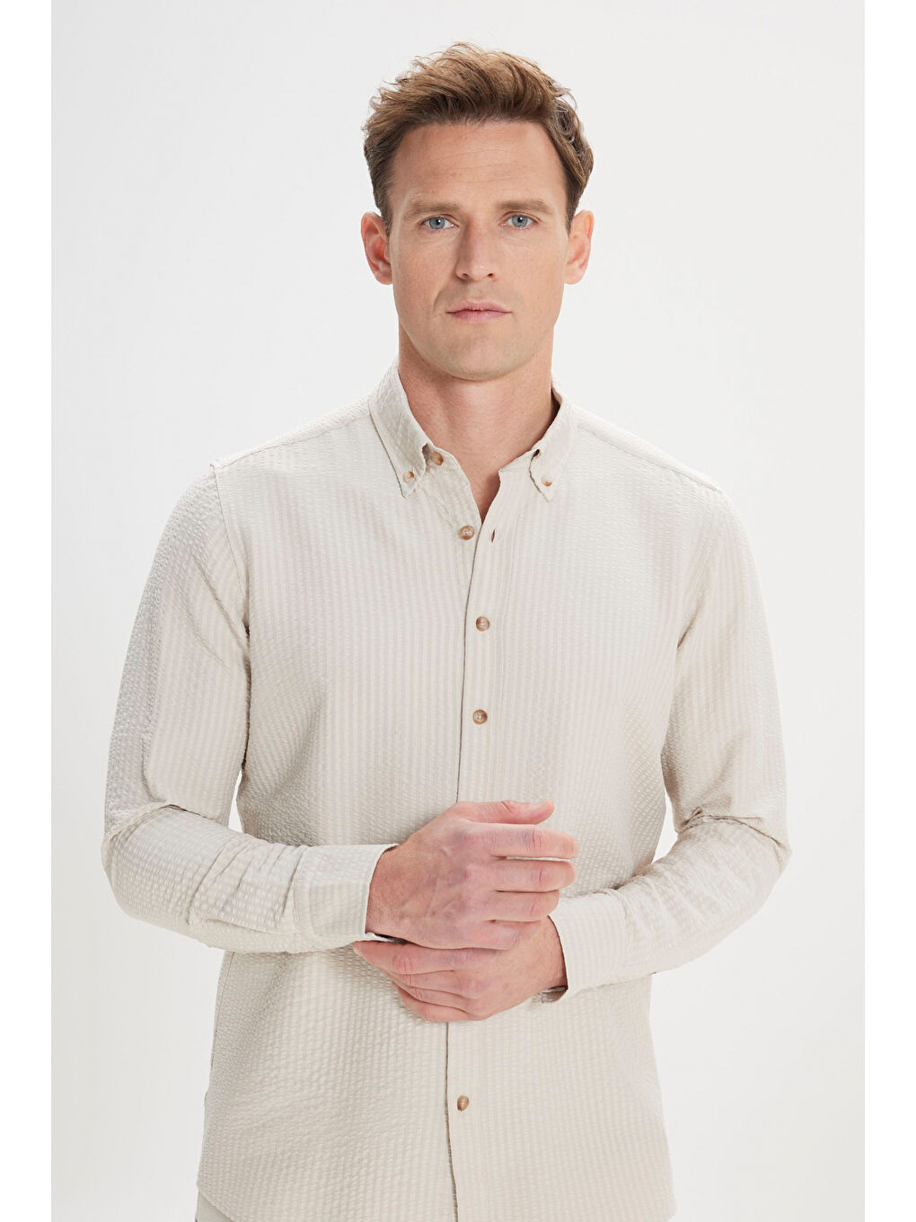 Erkek Bej Slim Fit Dar Kesim Keten Görünümlü Gofre Desenli Düğmeli Yaka Gömlek-2