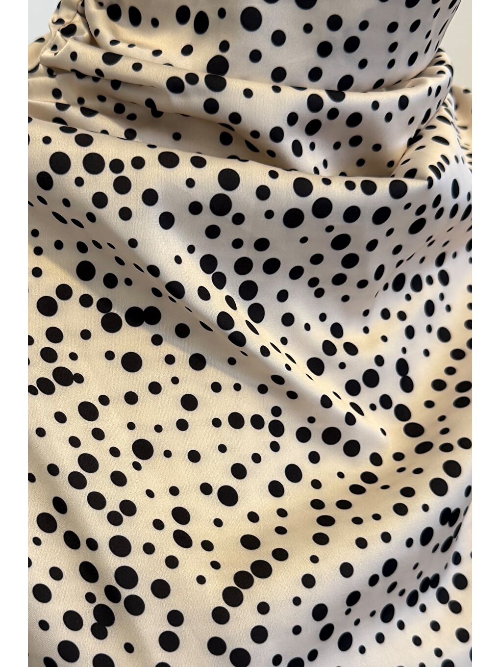 Küçük Puantiye Desenli Bluz - Bej-4