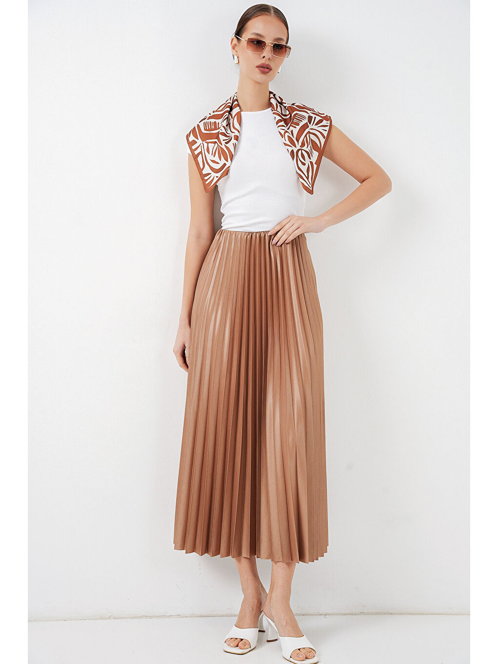 Sarı 8009 Deri Görünümlü Piliseli Etek - Camel