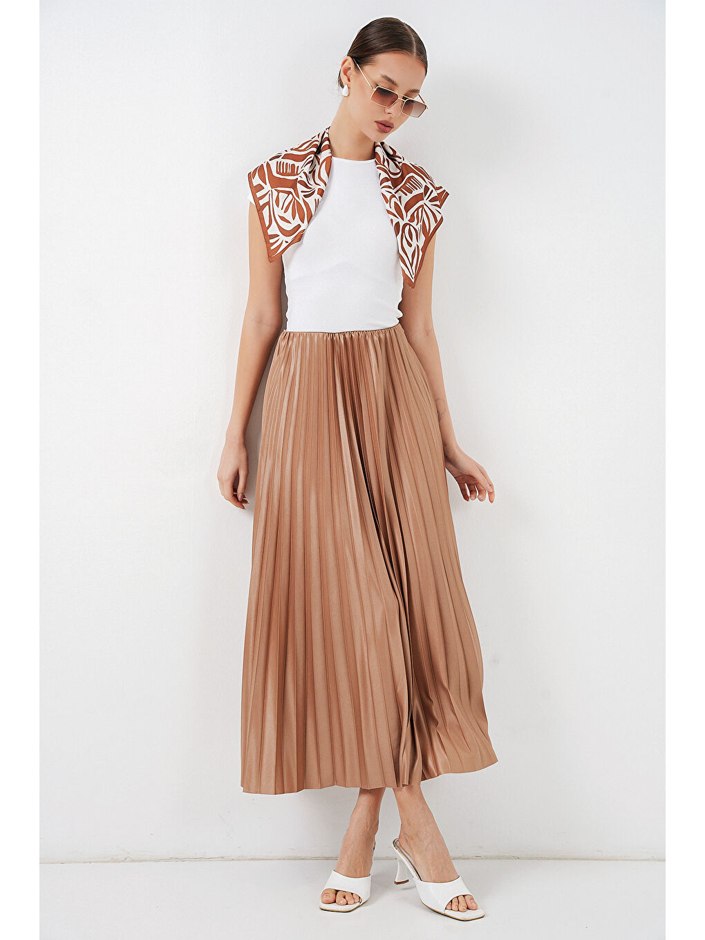 Sarı 8009 Deri Görünümlü Piliseli Etek - Camel-4